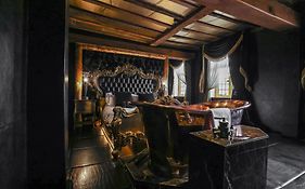 Crazy Bear Beaconsfield 5*